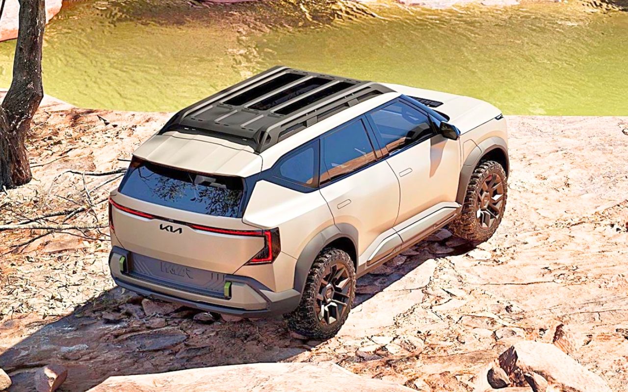 This all-terrain vehicle, derived from the electric Sportage, is packed with accessories to venture where no one will find you