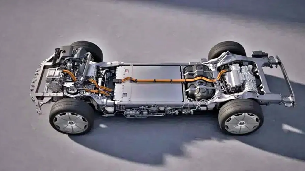 The Yangwang U8L's e4 platform accommodates four independent electric motors for a combined output of 1,180 hp and 1,520 Nm of torque. Each wheel is individually driven, enabling unique features such as tank turn and crab walk. Power comes from a 55.5 kWh Blade battery, supplemented by a 2.0-liter turbocharged internal combustion engine that acts as a generator to extend driving range. © BYD