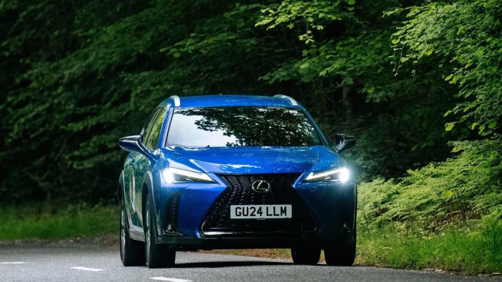 The Lexus visual signature remains intact with a characteristic hourglass grille and a sharp look accentuated by adaptive LED headlights. © Lexus