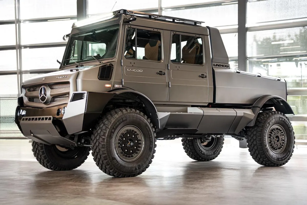 The Mercedes Unimog 4030 boasts a high-riding silhouette, accentuated by its exceptional ground clearance, all-terrain tires, and matte exterior finish. © Mercedes-Benz Special Trucks