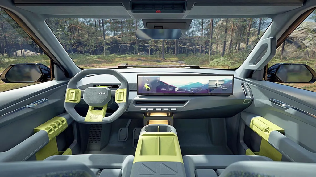 The Kia EV5's dashboard emphasizes simplicity with a dual panoramic screen, recycled materials, and a clean design. All this is geared towards family comfort and sustainable mobility. © Kia